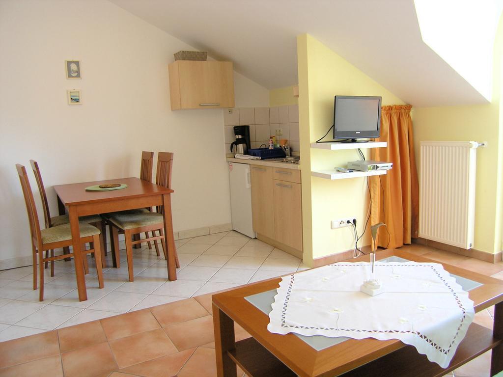 Apartments Kristina Кърк Екстериор снимка