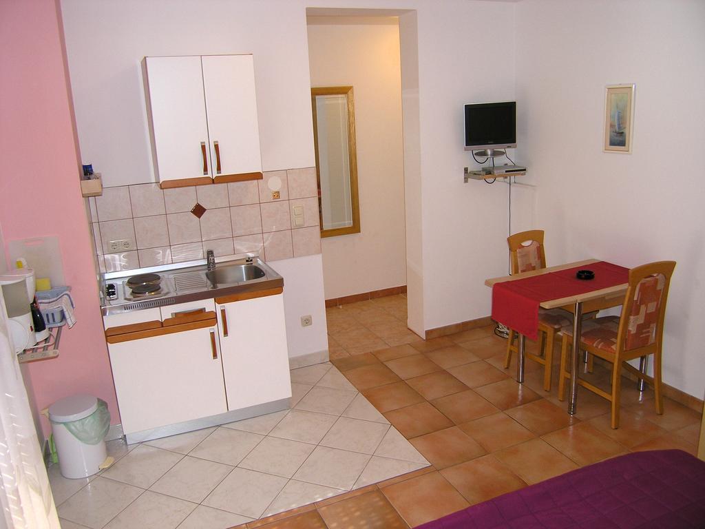 Apartments Kristina Кърк Екстериор снимка