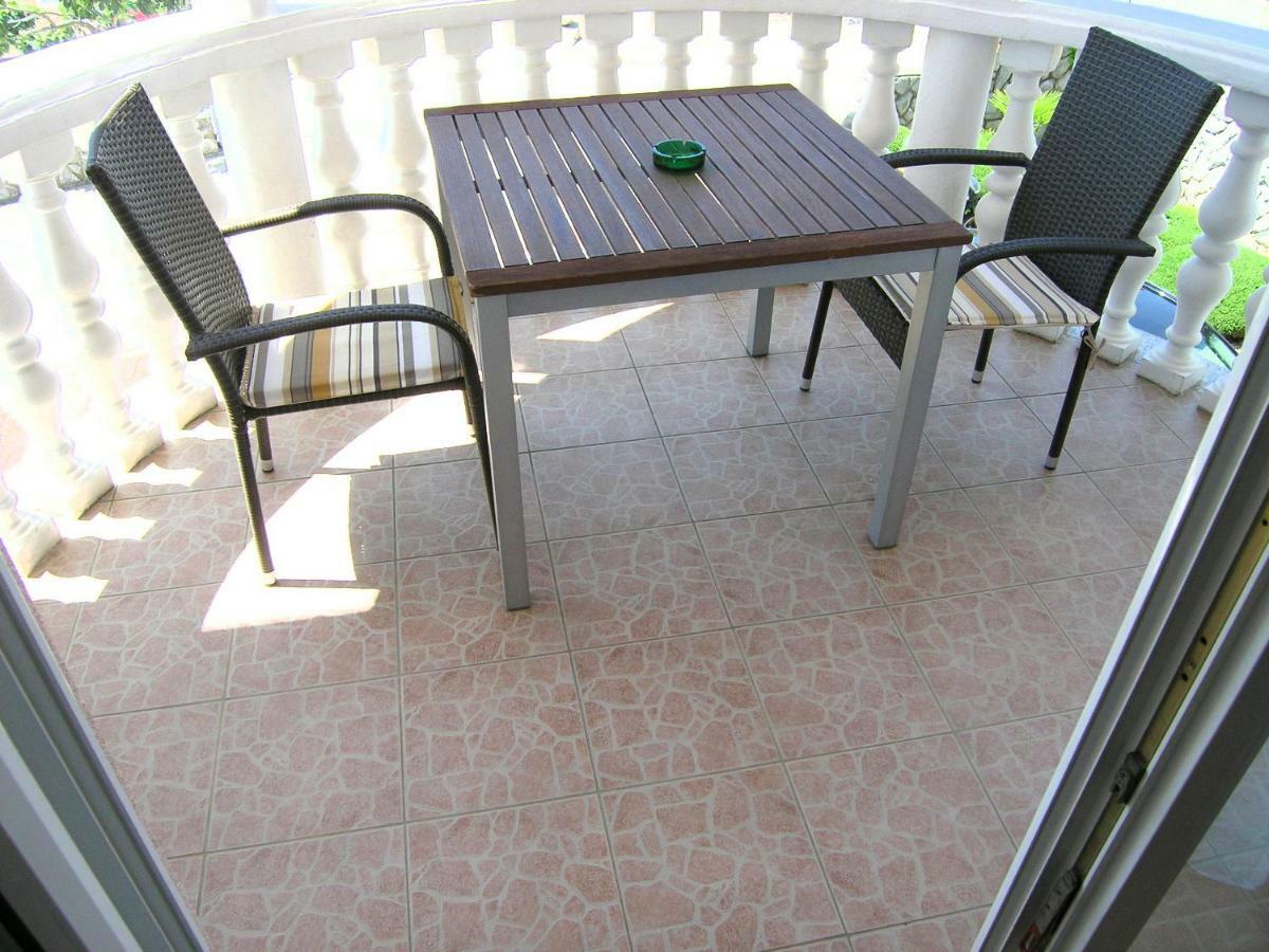 Apartments Kristina Кърк Екстериор снимка