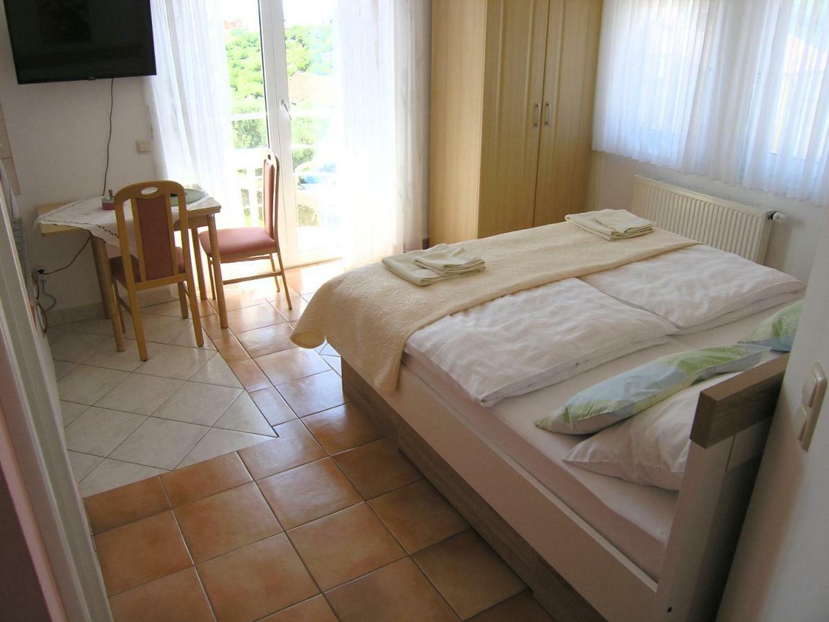 Apartments Kristina Кърк Екстериор снимка