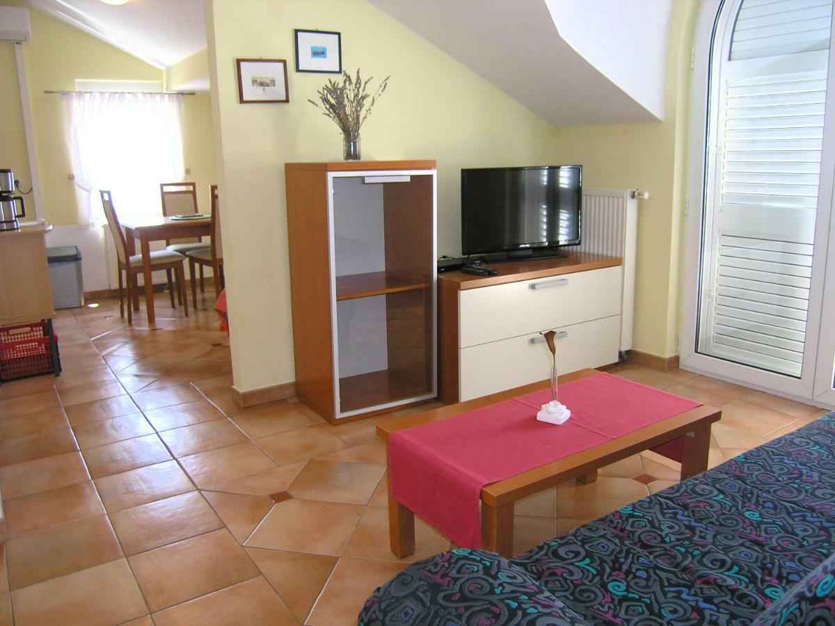 Apartments Kristina Кърк Екстериор снимка